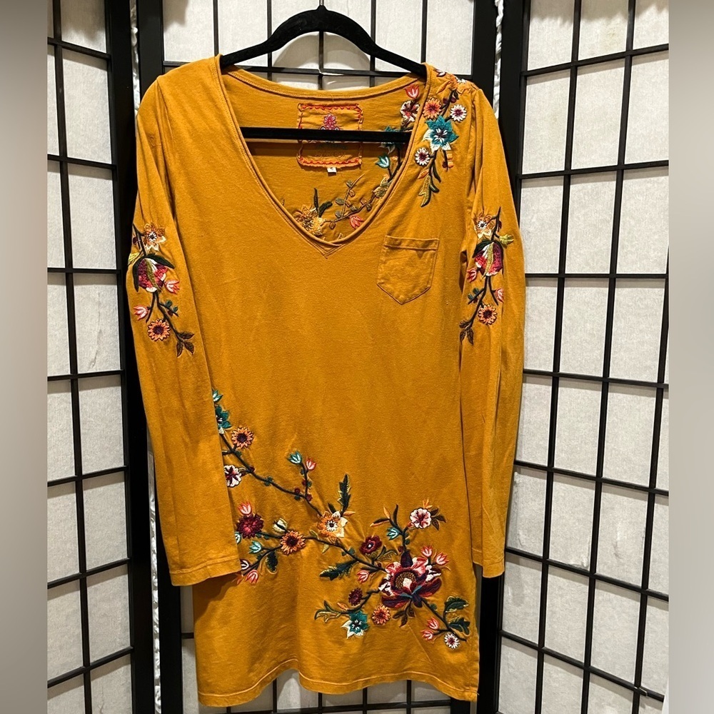 JW Los Angeles Embroidered MUSTARD YELLOW TUNIC LENGTH TEE SIZE S